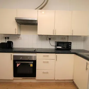 Ideal 2 Bed Flat Close To City Apartamento Londres