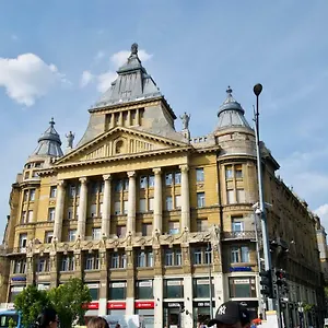 Standard By Hi5 - Anker 1 , Budapest Hongrie